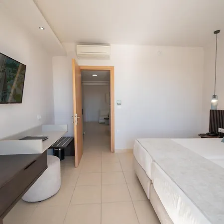 Grand Blue Hotel