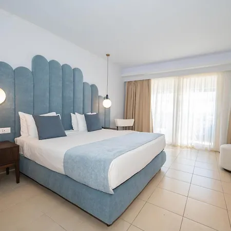 Grand Blue Hotel