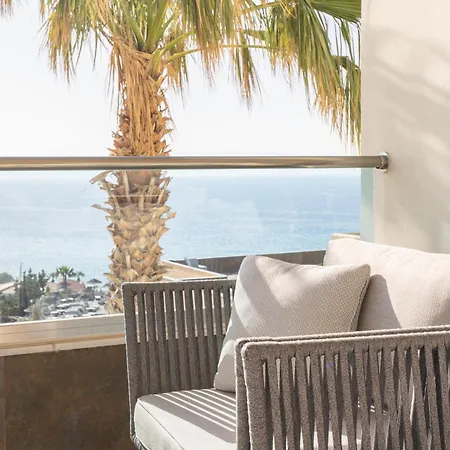 Grand Blue Hotel